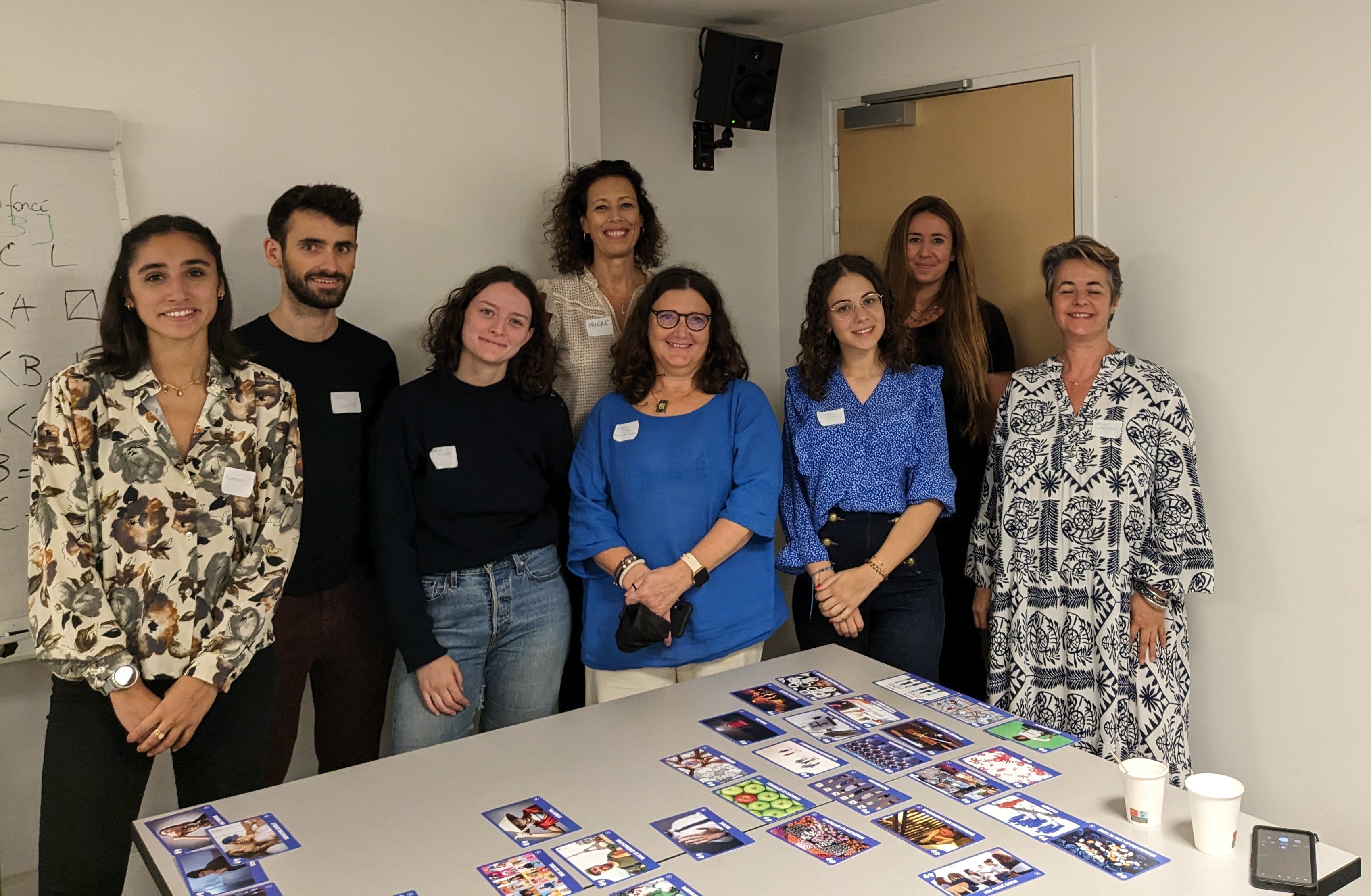 Participants d'une fresque de la diversité