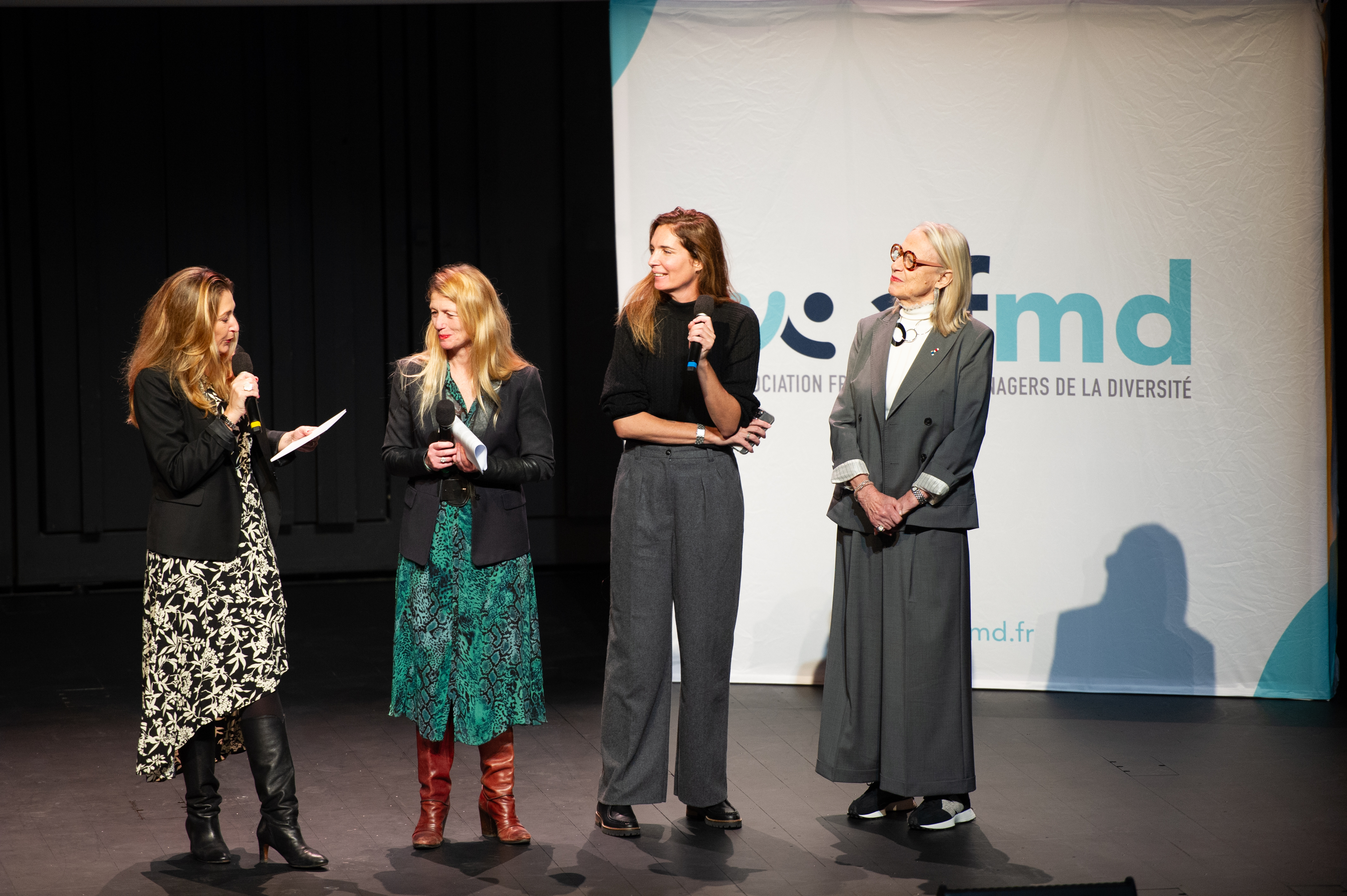 Photo des 3 co-fondatrices (Anne-Laure Thomas, Anne-Sophie Beraud et Morgane Reckel) et Brigitte Grésy