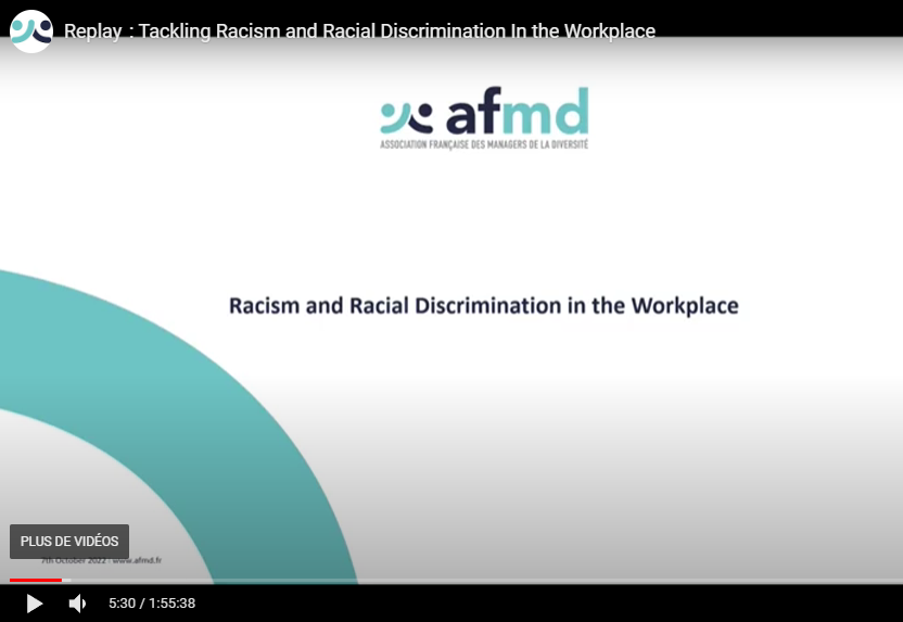 Capture d'écran d'une vidéo : slide de présentation avec le titre "Racism and Racial Discrimination in the workplace" et au-dessus le logo AFMD