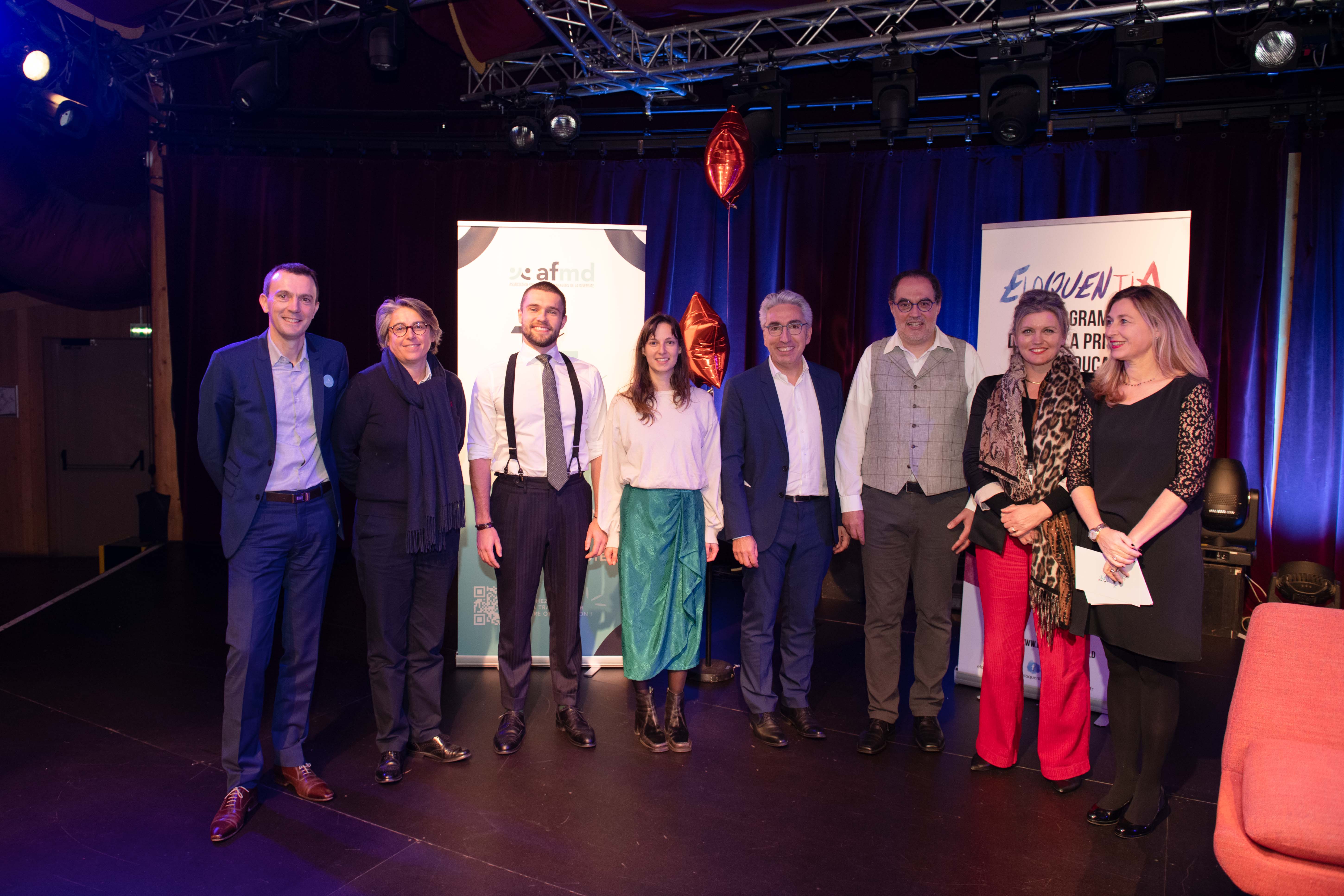 Photo officielle des finalistes du concours d'éloquence avec les membres du bureau de l'AFMD