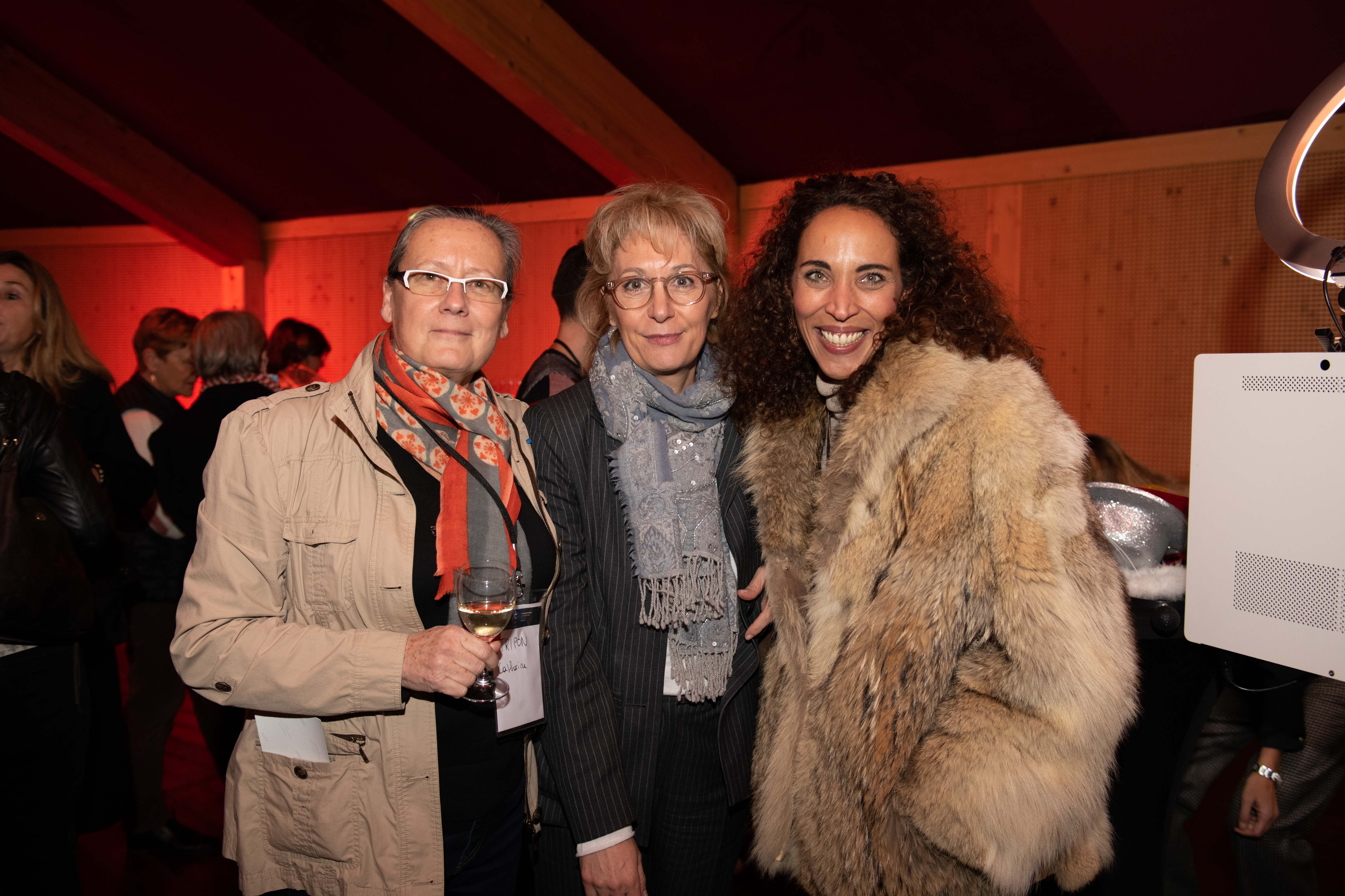 Des participants pendant le cocktail