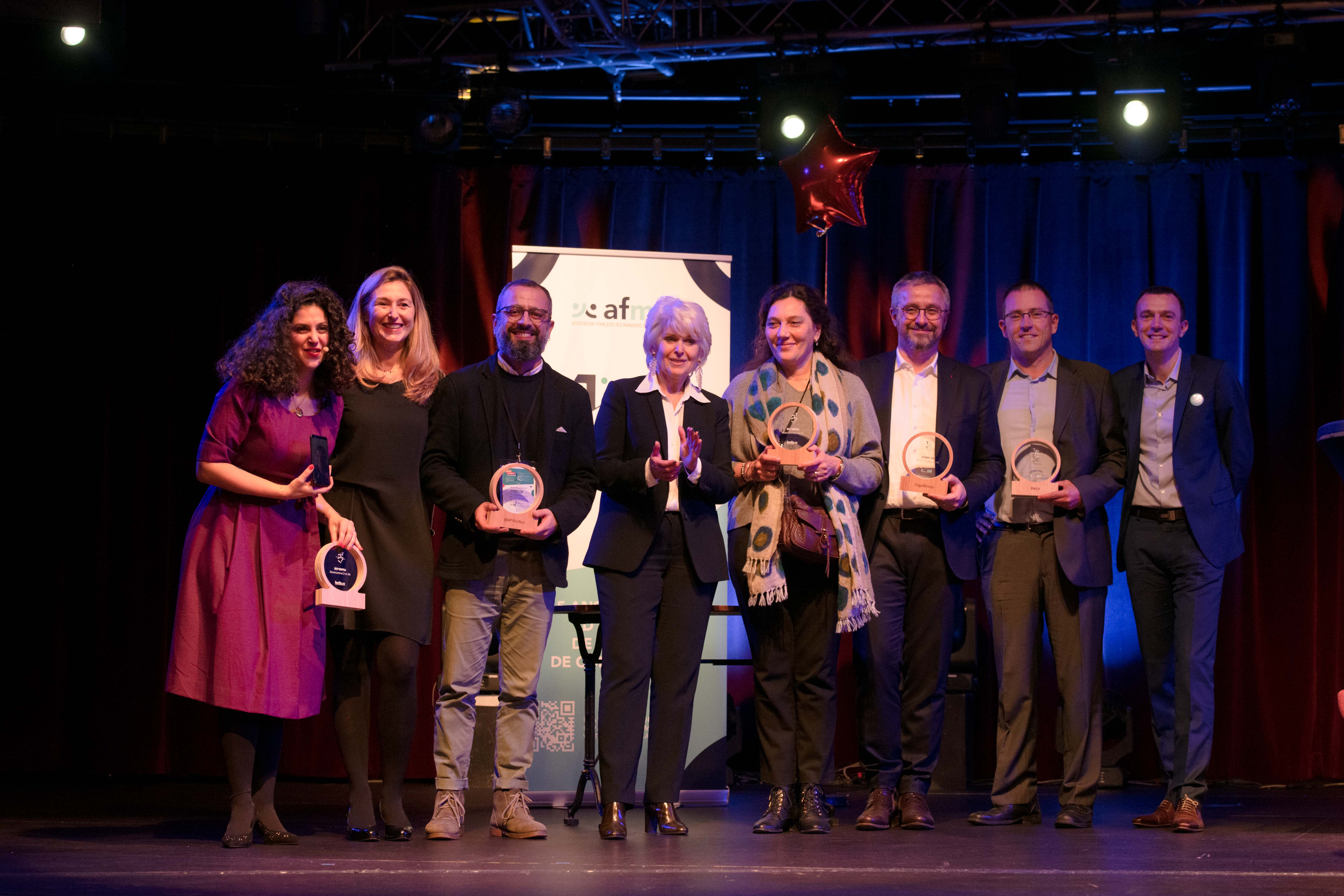 Des adhérents reçoivent leurs trophées AFMD'or lors de la cérémonie de remise de prix
