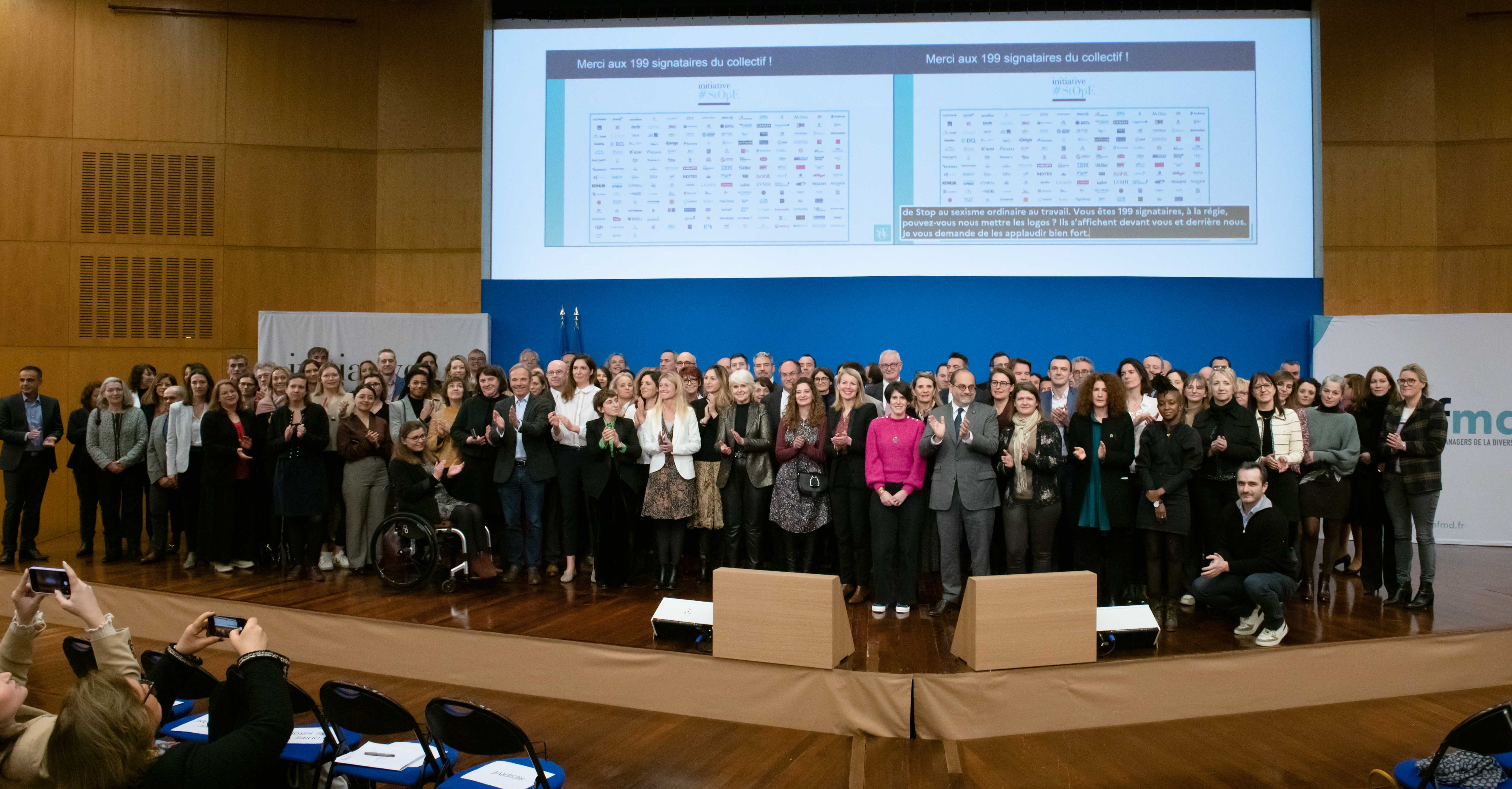 Photo de groupe de l'ensemble des signataires